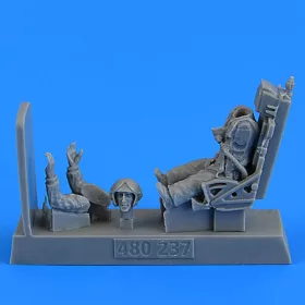   Aerobonus - Soviet Fighter Pilot with ejection seat for MiG-19 Farmer for Trumpeter/Eduard