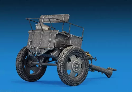 MiniArt - German Artillery Tractor T-70(r)   Gun withCrew