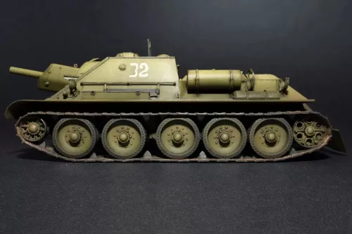 MiniArt - SU-122 (Initial Production) withFull Interior
