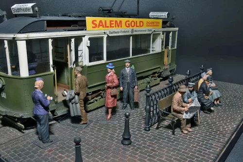 MiniArt - European Tramcar (Strassenbahn Triebwagen 641) with Crew   Passengers