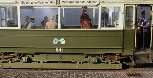 MiniArt - European Tramcar (Strassenbahn Triebwagen 641) with Crew   Passengers