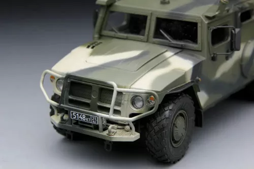 Meng Model - Orosz Gaz-2330014 Sts  Tiger  T pus  P nc l Aut