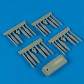 Quickboost - B-24 Liberator propellers w/tool (HAS)