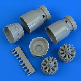   Quickboost - B-26K Counter Invader correct cowlings   engines for Italeri