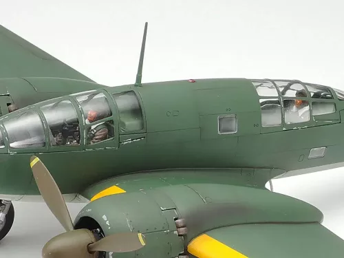 Tamiya - 1:48 Japanese reconnaissance aircraft Mitsubishi Ki-46 III Type 100 and Japanese passenger car Kurogane Type 95 4X4 - Set