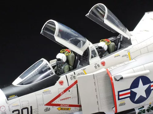 Tamiya - F-4J Phantom II Marines