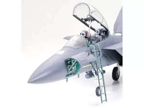 Tamiya - F-15E Strike Eagle - Bunker Buster - 2 figures