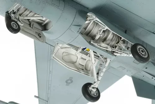 Tamiya - F-16Cj Fighting Falcon