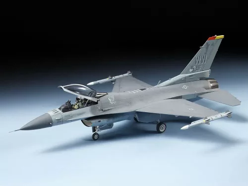 Tamiya - F-16Cj Fighting Falcon