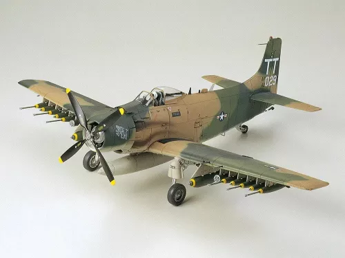 Tamiya - Douglas A-1J Skyraider USAF