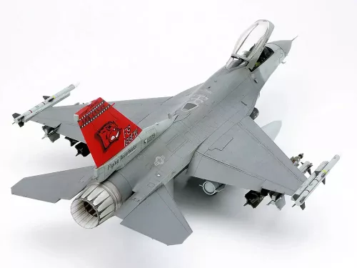 Tamiya - Lockeed F-16C (block 25/32) - Fighting Falcon ANG