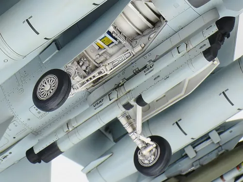 Tamiya - Lockeed F-16C (block 25/32) - Fighting Falcon ANG