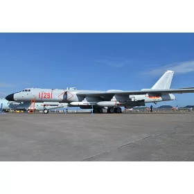 Trumpeter - Xian  H-6K  Bomber